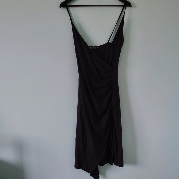 CUTE Black Dress with Ruching - Picture 1 of 3